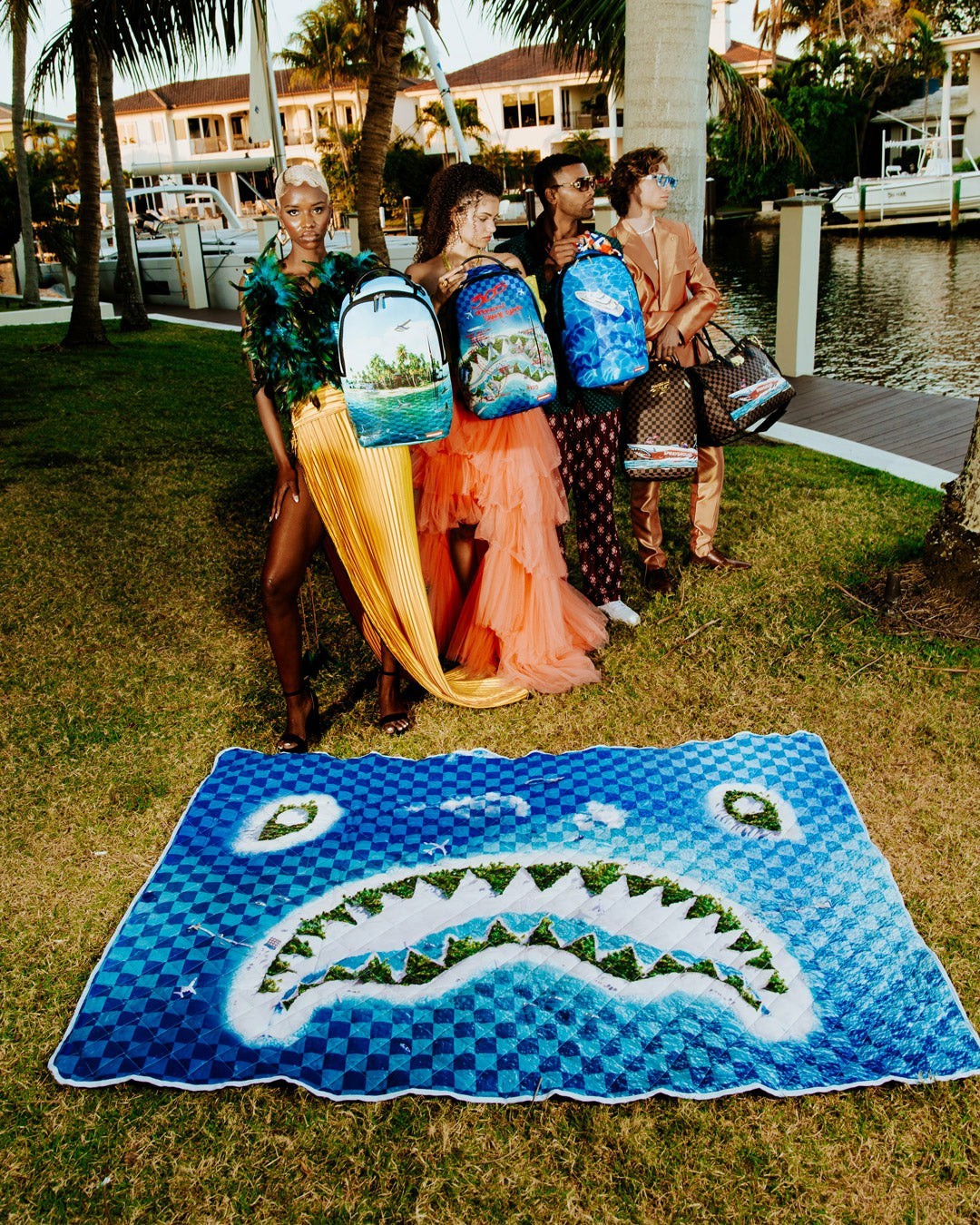 Sprayground - SHARK ISLAND PACKABLE BEACH MAT BLANKET WATER RESISTANT CONVERTIBLE TO