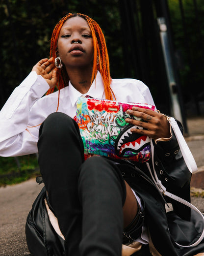 Sprayground - LE MONDE DES GRAFFITIS CROSSOVER CLUTCH