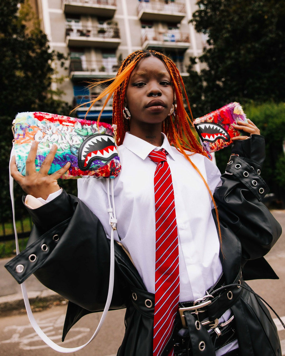 Sprayground - LE MONDE DES GRAFFITIS CROSSOVER CLUTCH
