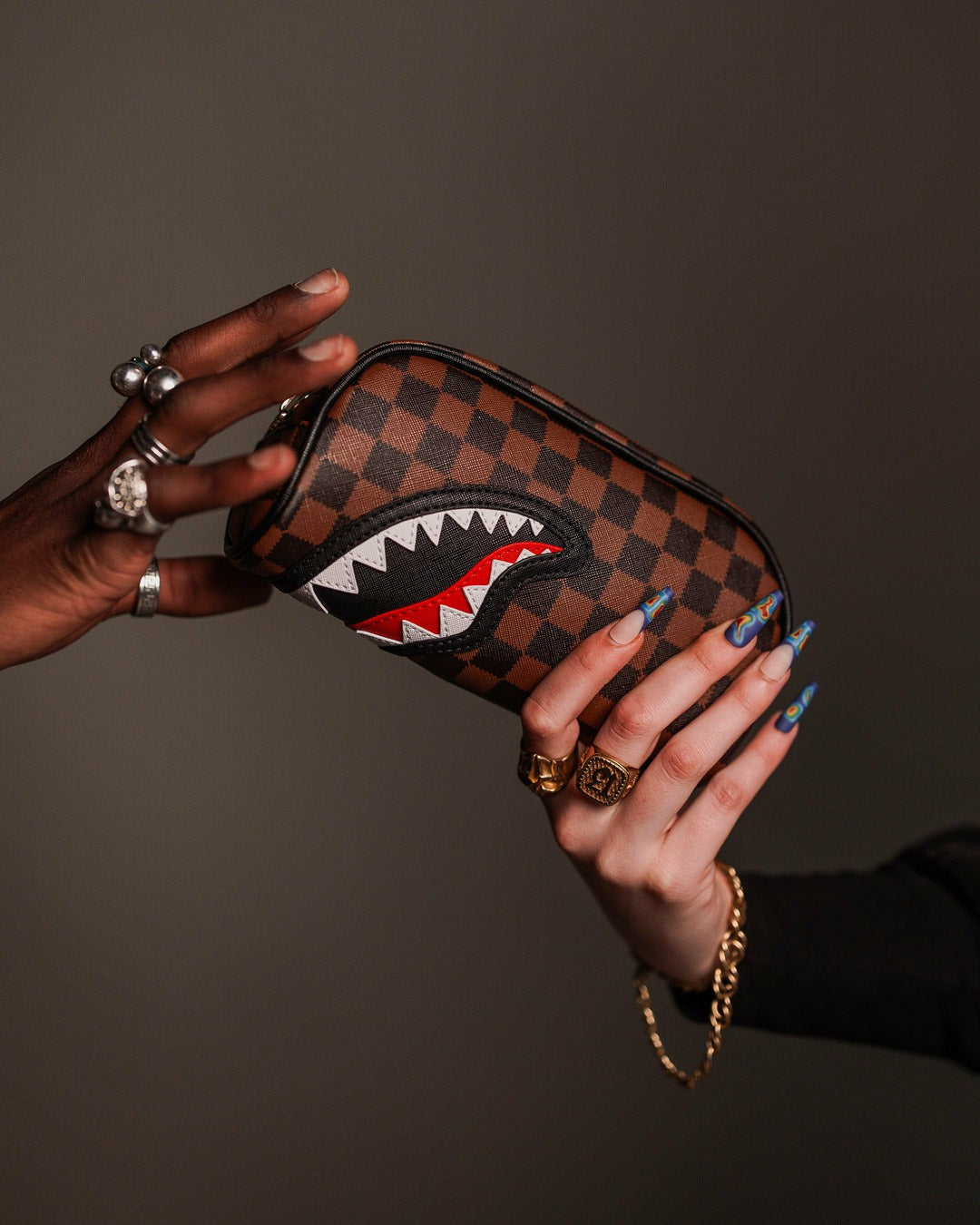 Sprayground - SAWTOOTH SHARKS IN PARIS POUCH