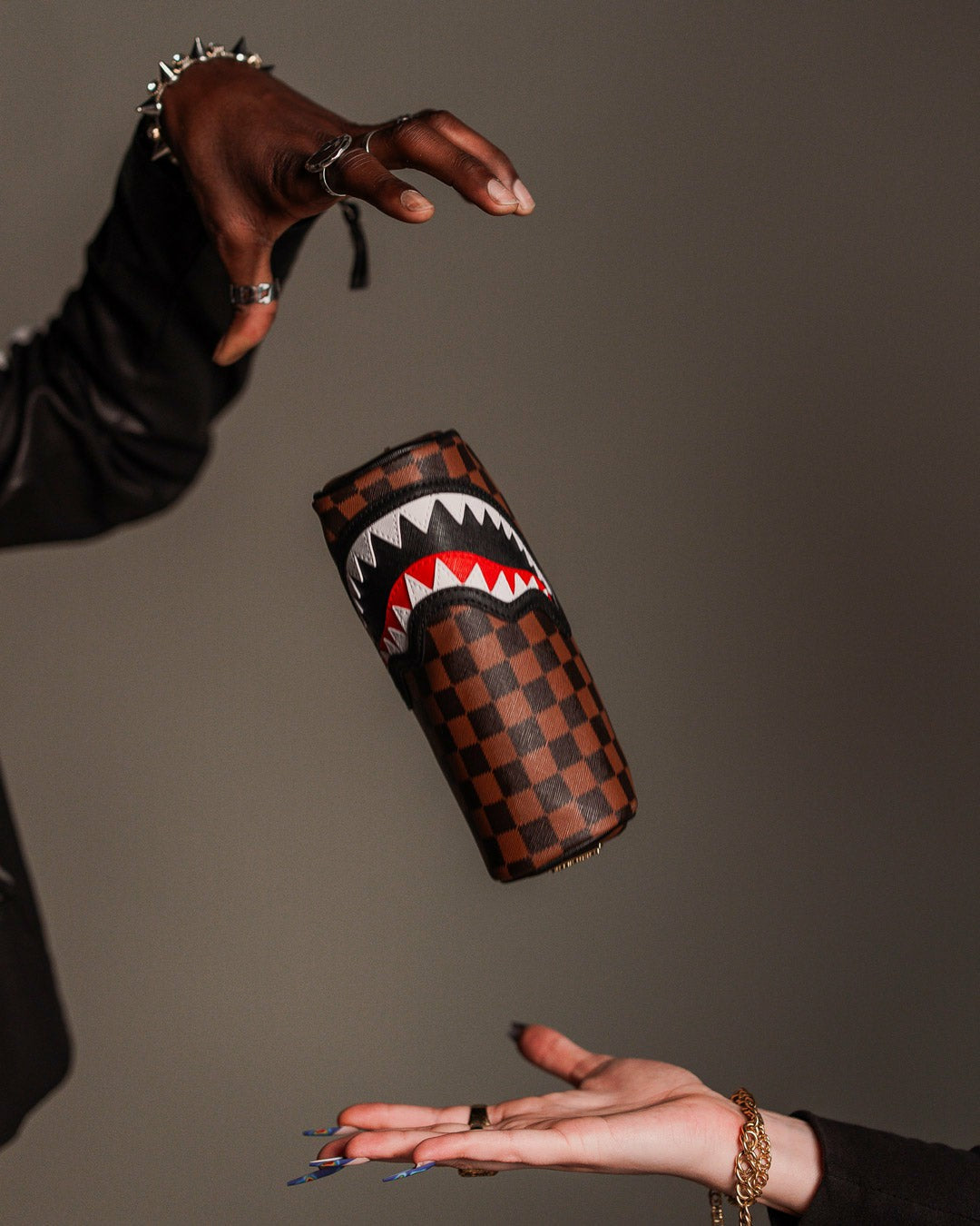 Sprayground - SAWTOOTH SHARKS IN PARIS POUCH