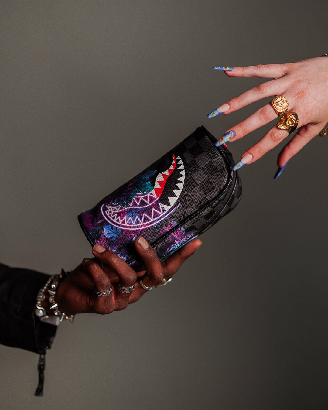 Sprayground - WELCOME TO THE PARTY POUCH