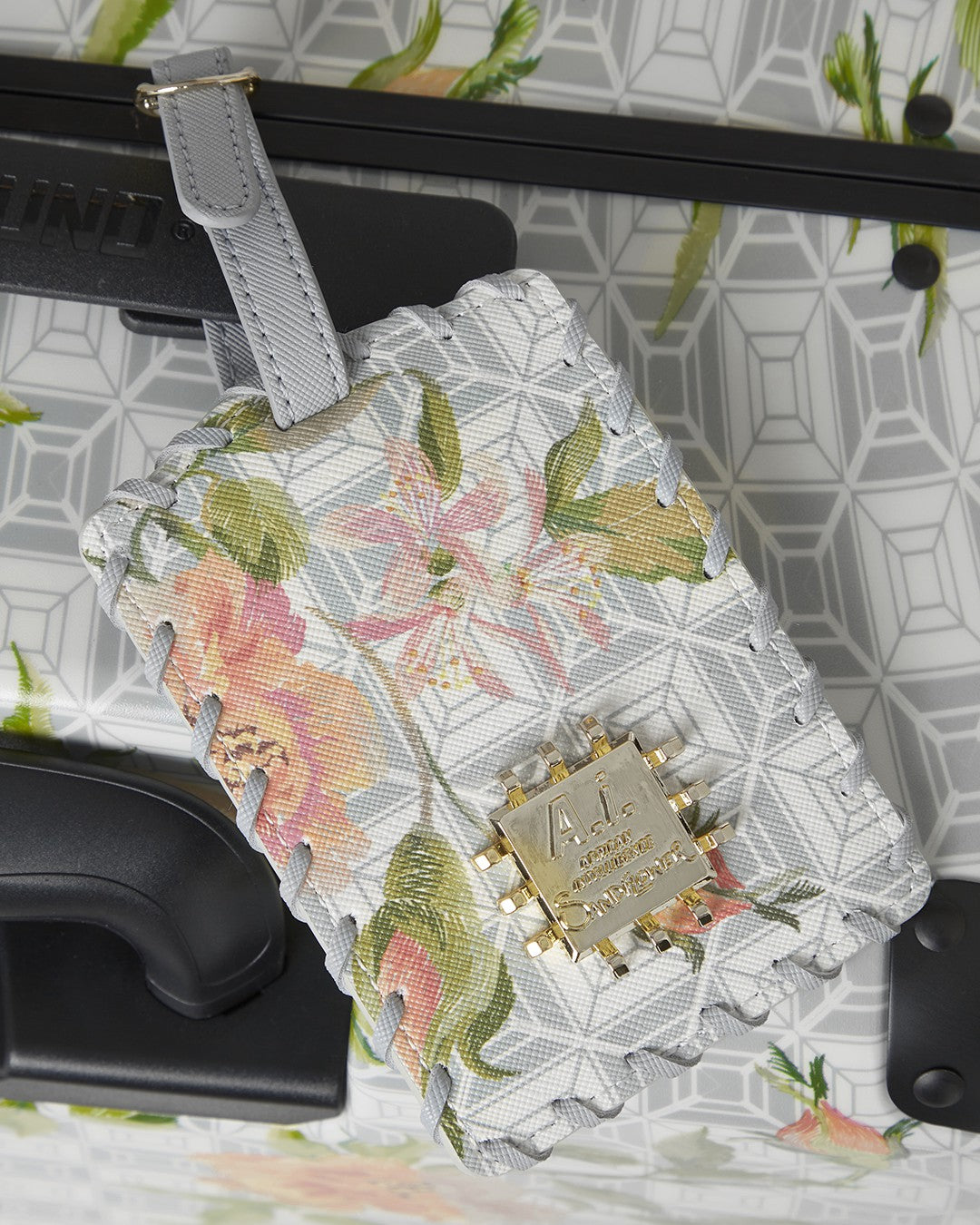 Sprayground - A.I. AFRICAN INTELLIGENCE ELEGANT ENERGY SHARKITECTURE FULL SIZE LUGGA