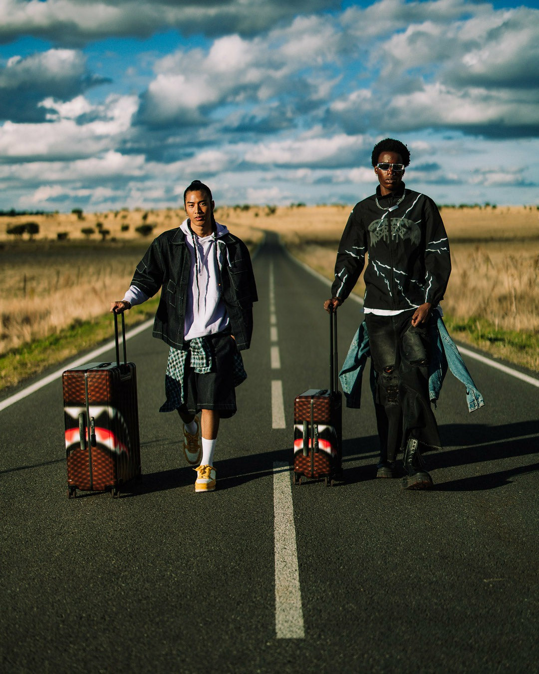 Sprayground - SHARKS IN PARIS BLUR EFFECT FULL SIZE LUGGAGE