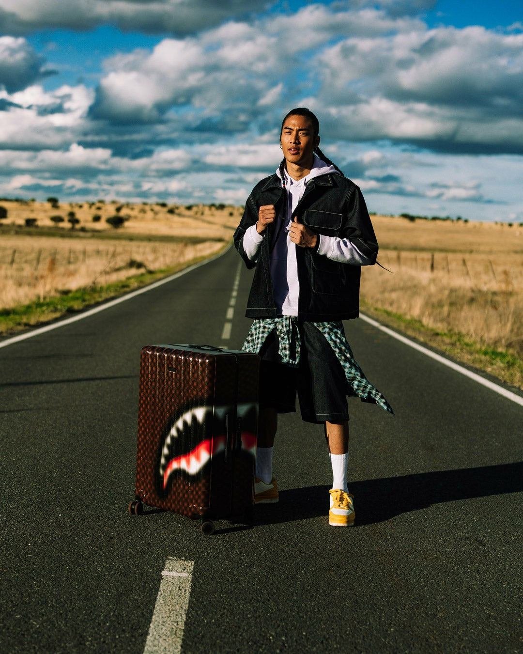 Sprayground - SHARKS IN PARIS BLUR EFFECT FULL SIZE LUGGAGE