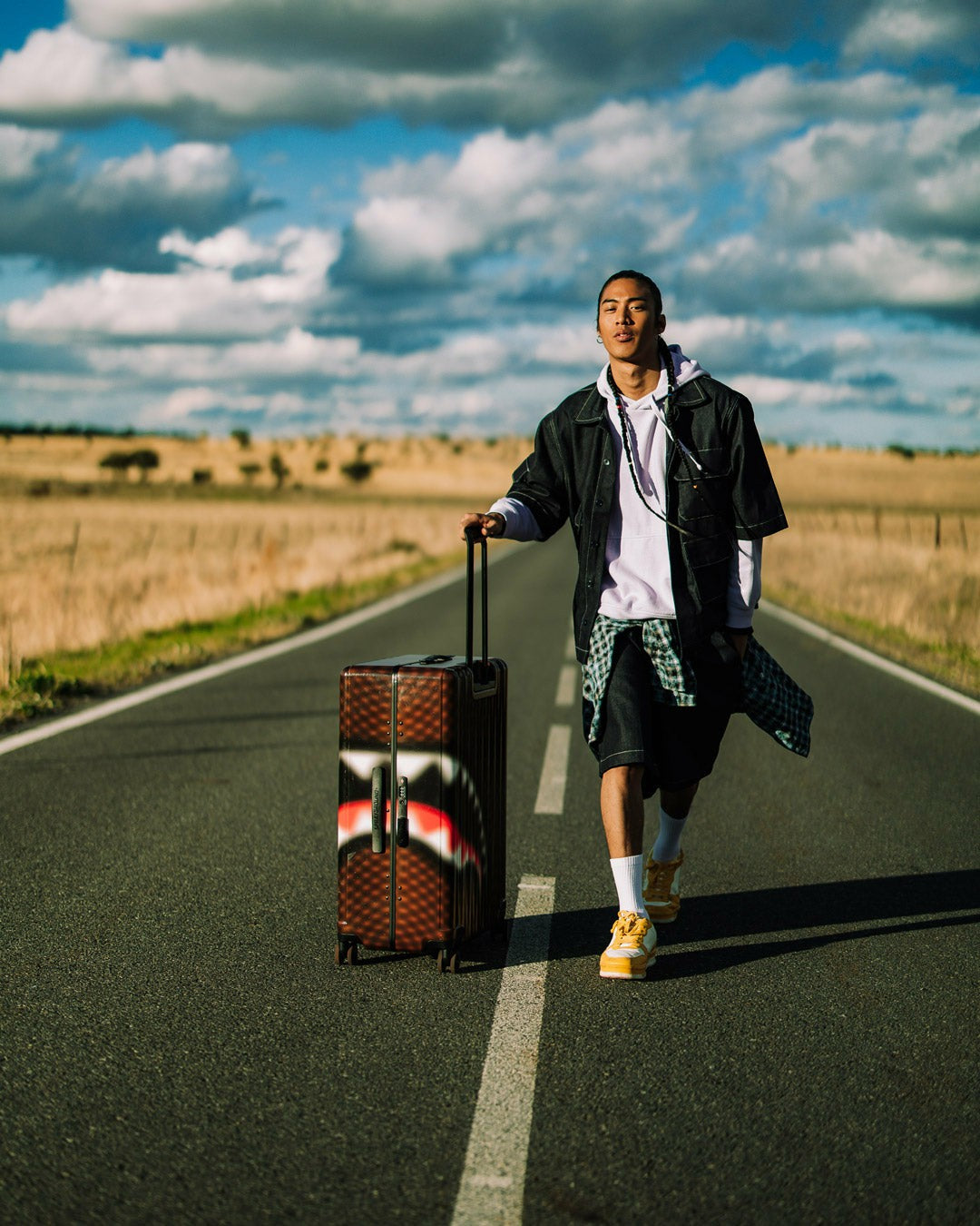 Sprayground - SHARKS IN PARIS BLUR EFFECT FULL SIZE LUGGAGE