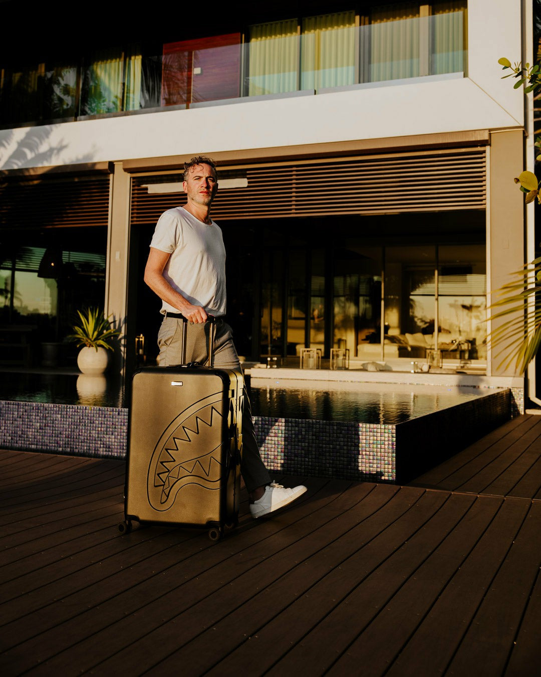 Sprayground - REALITY CHECK SHARKITECTURE FULL-SIZE JETBLACK LUGGAGE (GOLD HARDWARE)