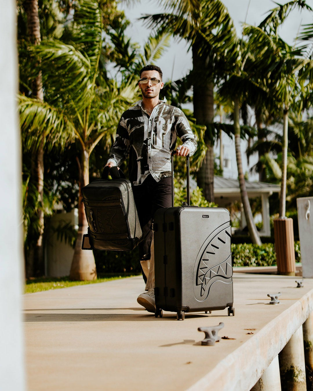 Sprayground - REALITY CHECK SHARKITECTURE FULL-SIZE JETBLACK LUGGAGE (GUNMETAL HARDW