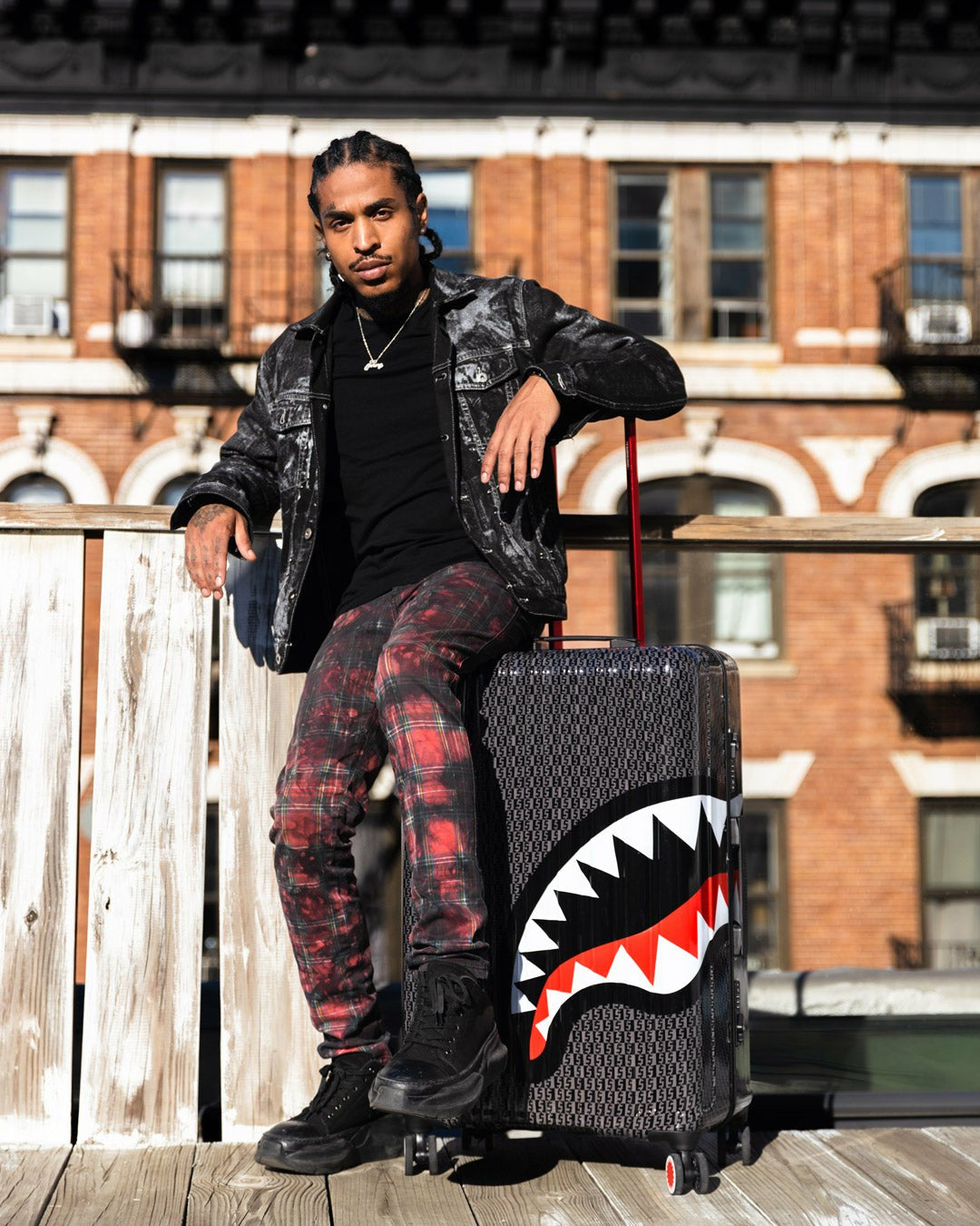Sprayground - SPRAYGATTI REVV SHARKNAUTICS HARDSHELL FULL-SIZE LUGGAGE
