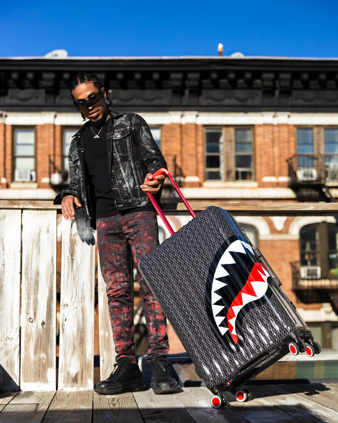 Sprayground - SPRAYGATTI REVV SHARKNAUTICS HARDSHELL FULL-SIZE LUGGAGE
