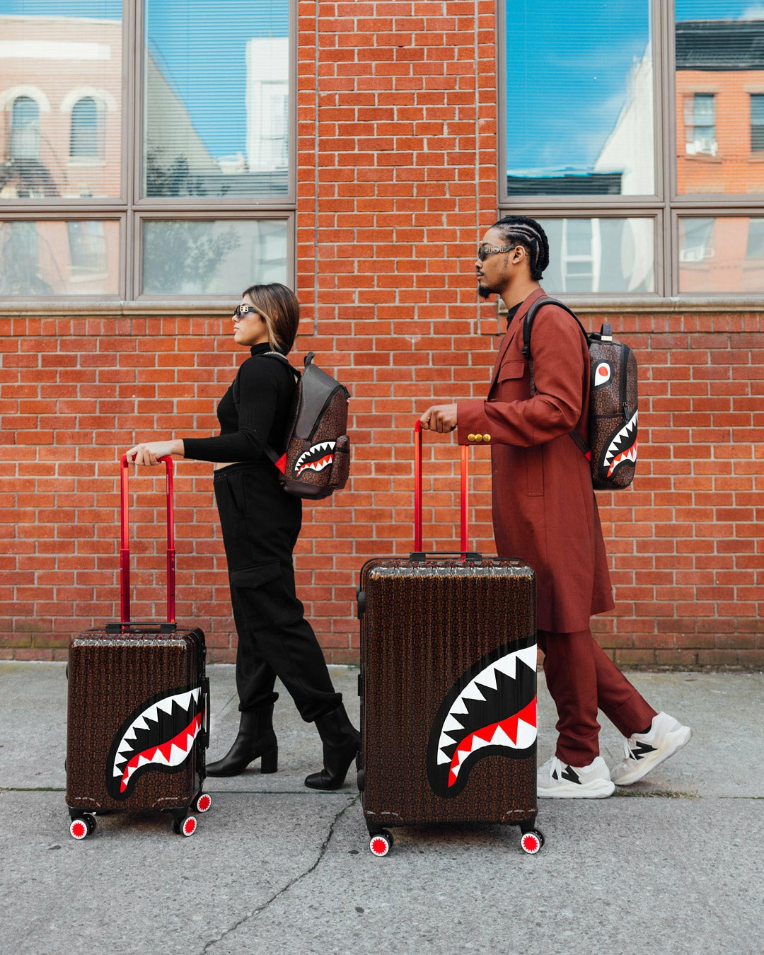 Sprayground - FRENZY SHARKS SHARKNAUTICS HARDSHELL FULL-SIZE LUGGAGE