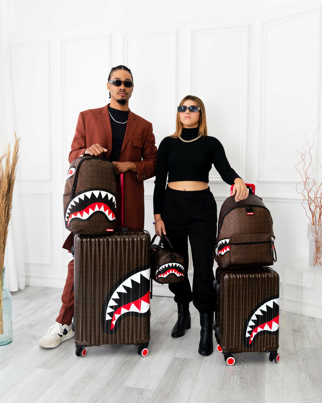 Sprayground - FRENZY SHARKS SHARKNAUTICS HARDSHELL FULL-SIZE LUGGAGE