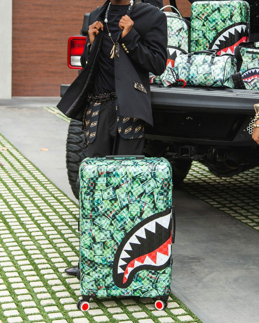 Sprayground - MAMA I MADE IT SHARKITECTURE HARDSHELL FULL-SIZE LUGGAGE