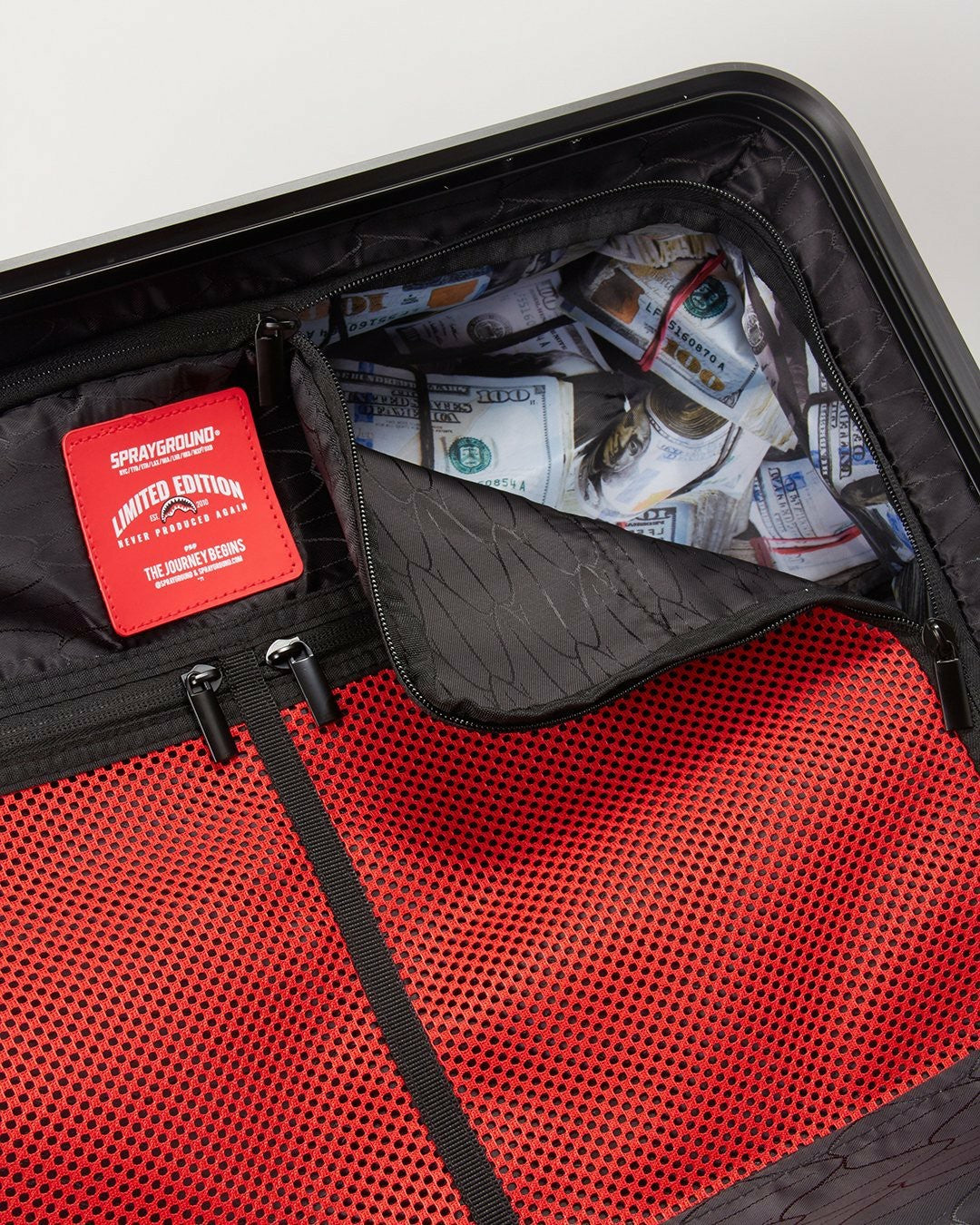 Sprayground - SHARKITECTURE MOLDED 29” FULL-SIZE LUGGAGE