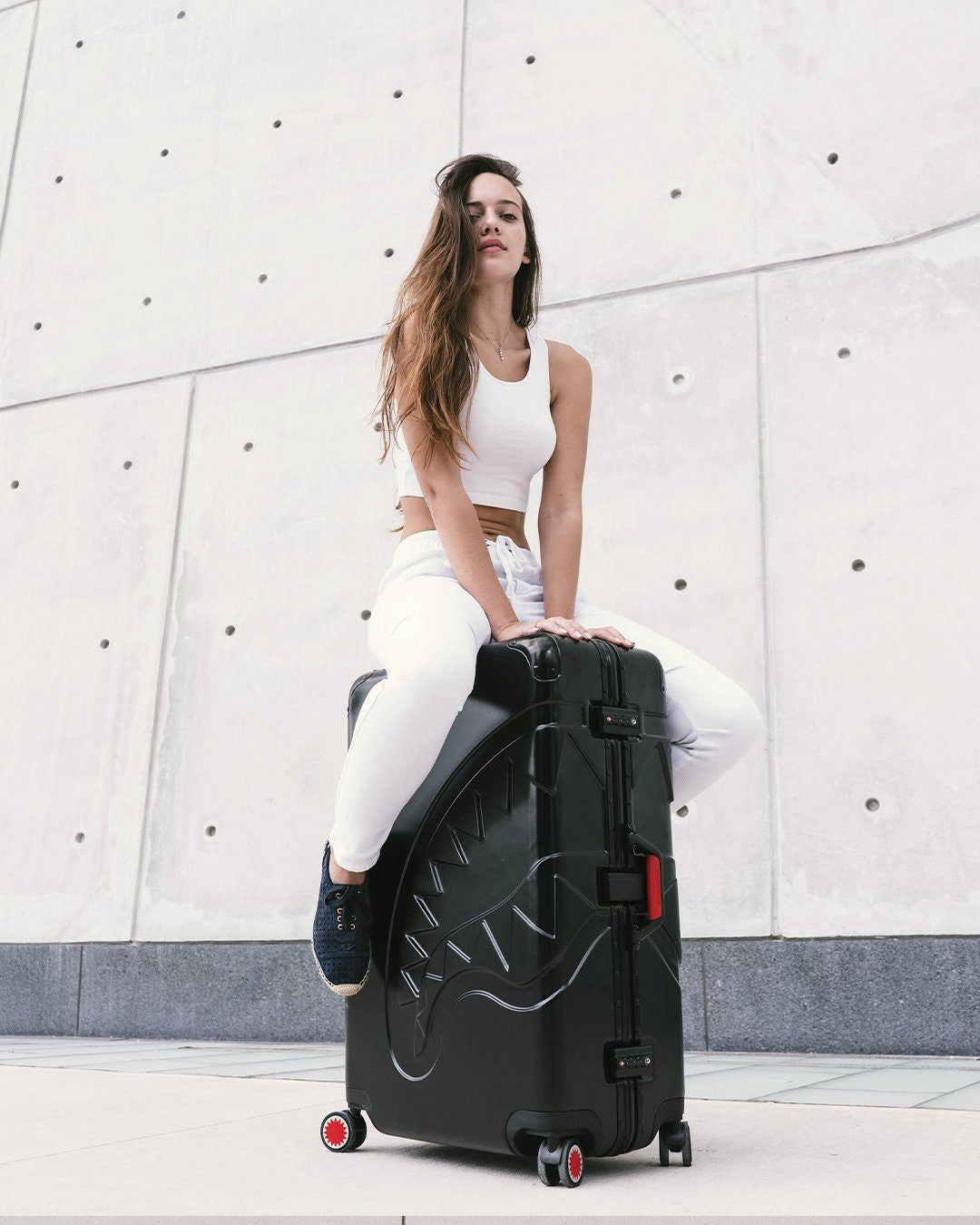 Sprayground - SHARKITECTURE MOLDED 29” FULL-SIZE LUGGAGE