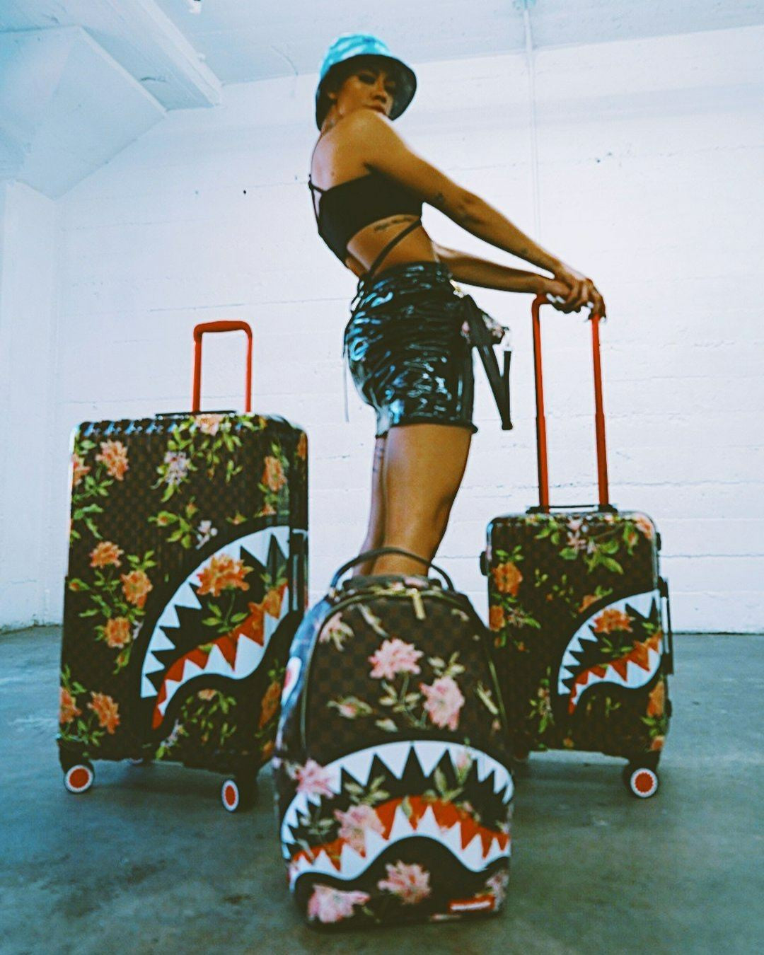 Sprayground - SHARKFLOWER 29.5” FULL-SIZE SHARKNAUTICS LUGGAGE
