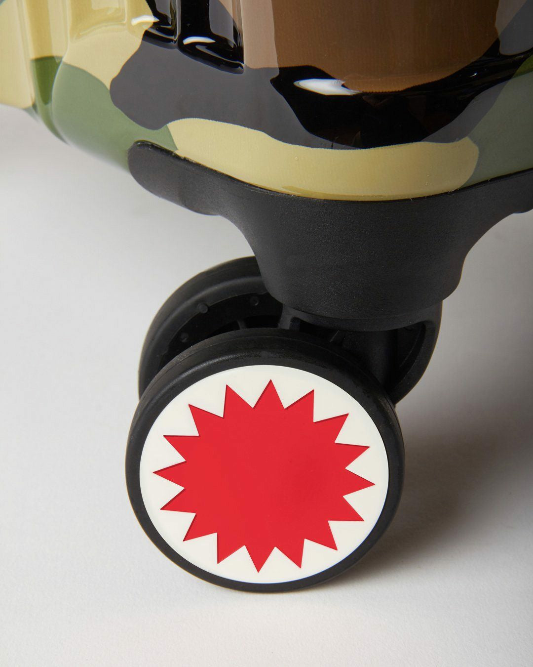 Sprayground - SHARKNAUTICS (CAMO) 29.5” FULL-SIZE LUGGAGE