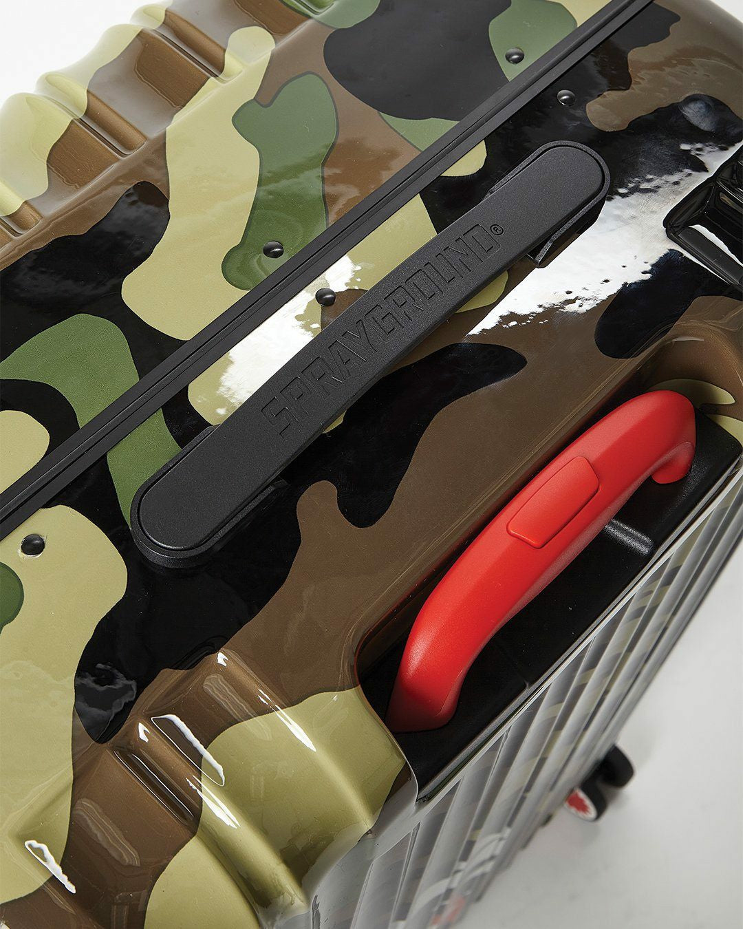 Sprayground - SHARKNAUTICS (CAMO) 29.5” FULL-SIZE LUGGAGE