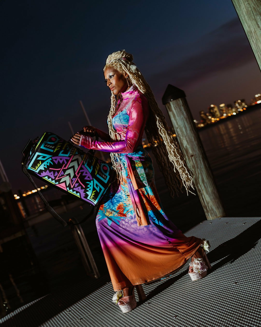 Sprayground - A.I. PATH TO THE FUTURE III DUFFLE - SANDFLOWER COLLAB (GLOW IN THE DA