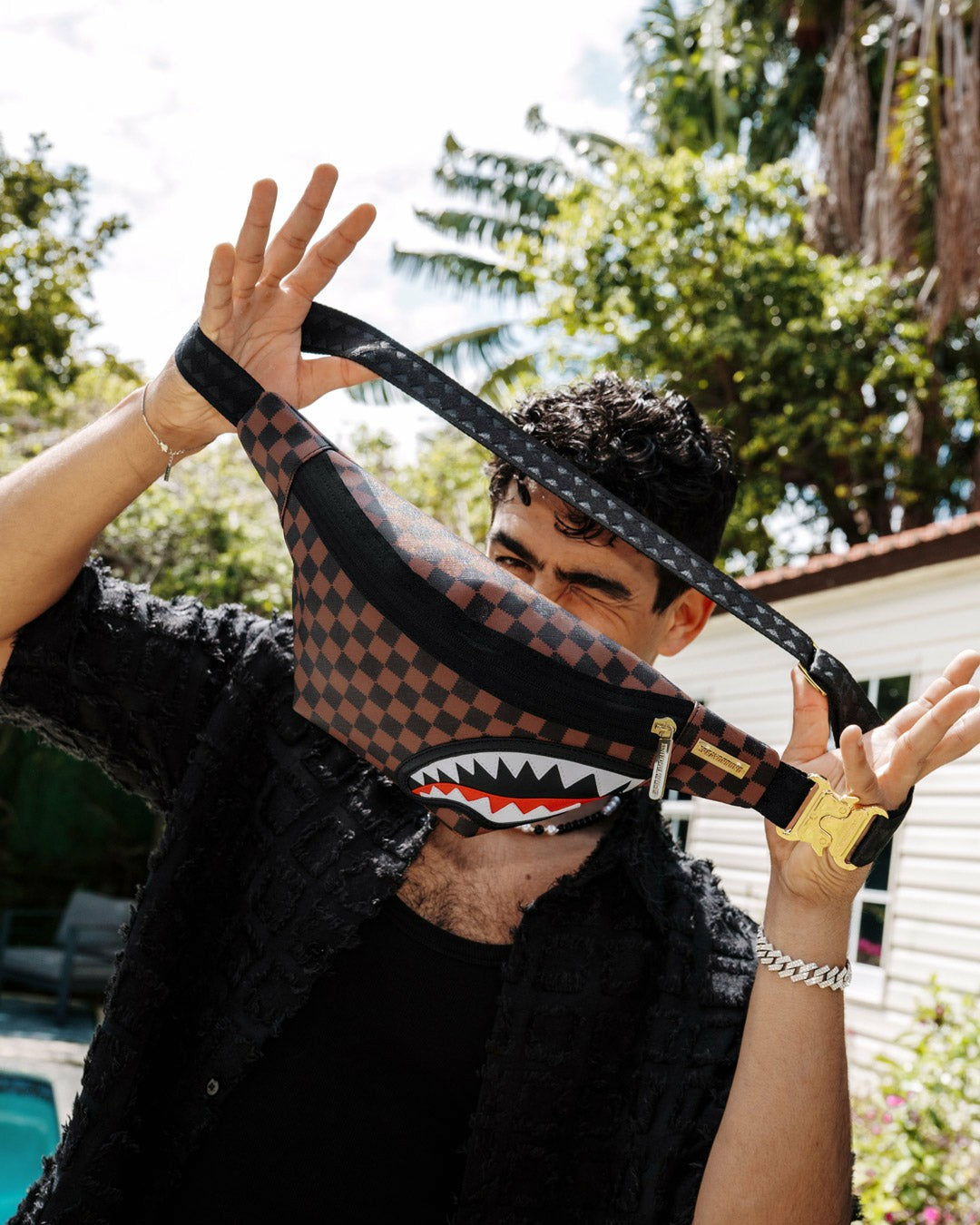 Sprayground - SAWTOOTH SHARKS IN PARIS SAVVY CROSSBODY