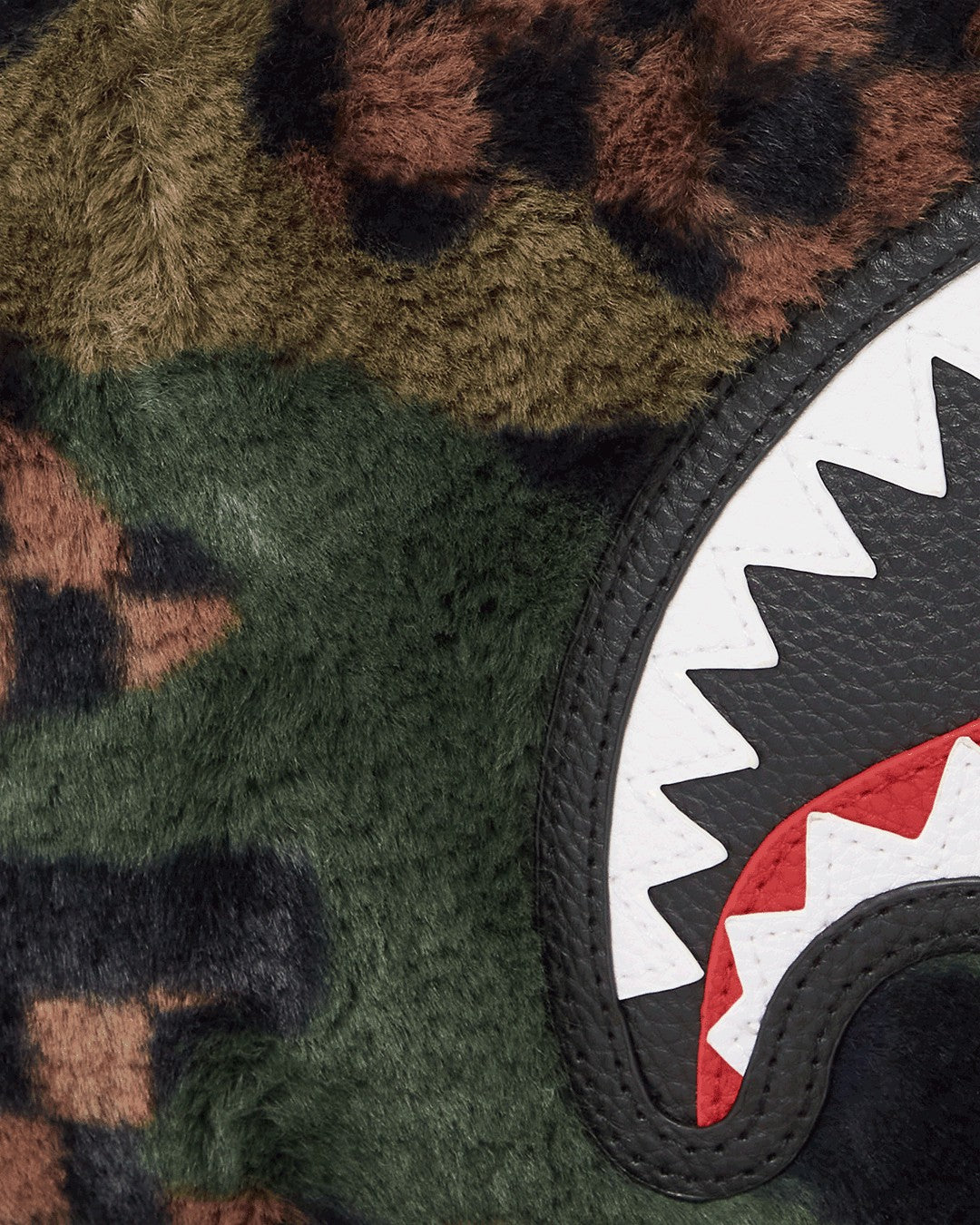 Sprayground - BIG SKY FUR SHARK CROSSOVER CLUTCH