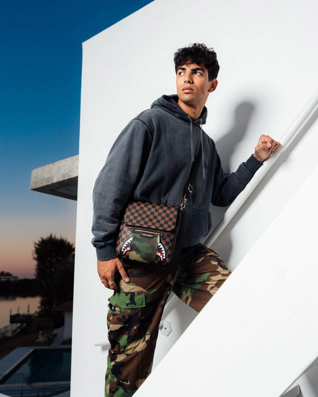 Sprayground - EXTERIOR GOLD ZIP POCKET SHARKS IN PARIS MESSENGER SLING BAG