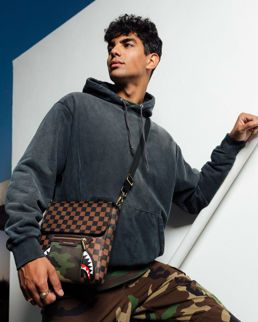 Sprayground - EXTERIOR GOLD ZIP POCKET SHARKS IN PARIS MESSENGER SLING BAG