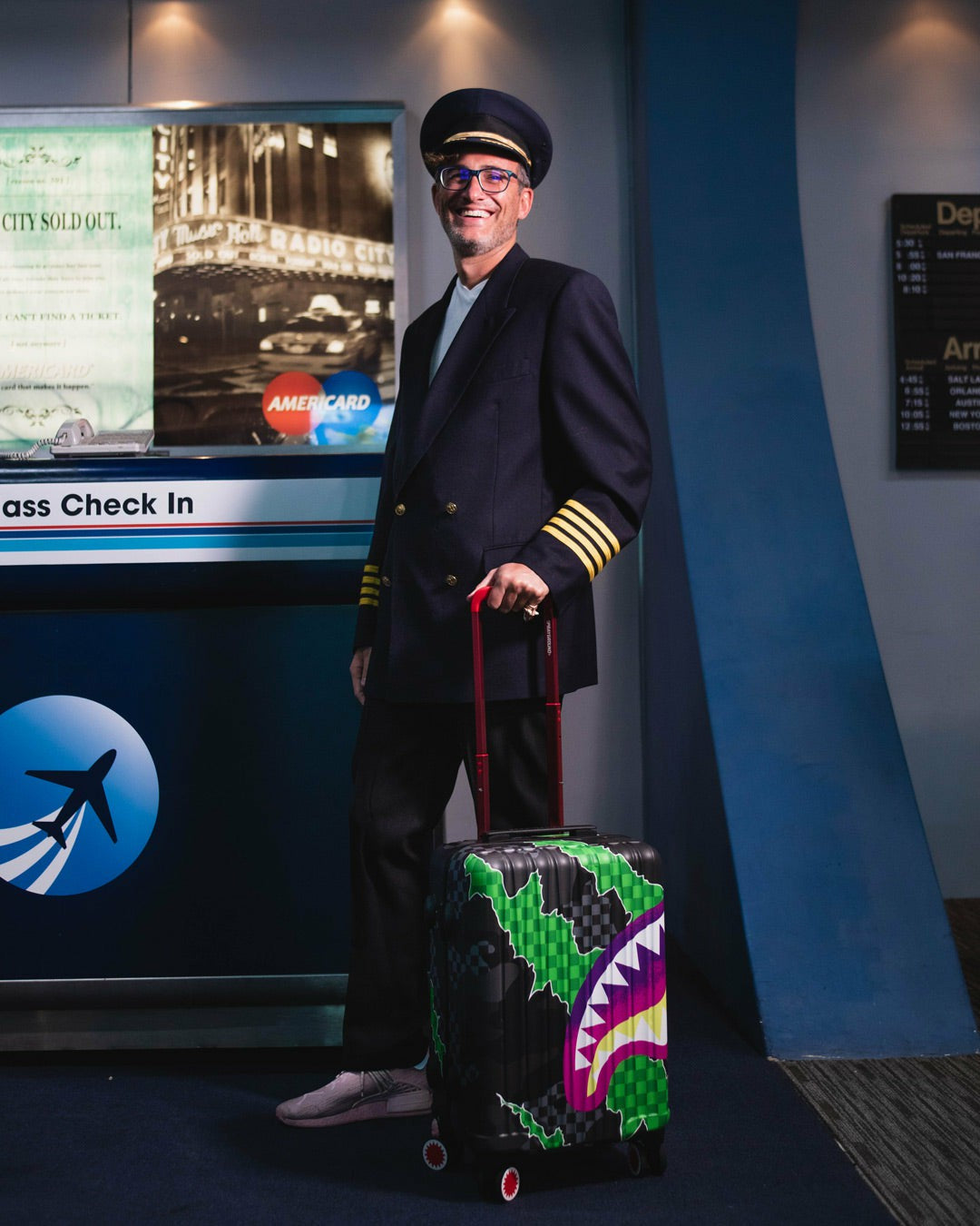 Sprayground - THE WILD ONE SHARKNAUTICS HARDSHELL CARRY-ON LUGGAGE