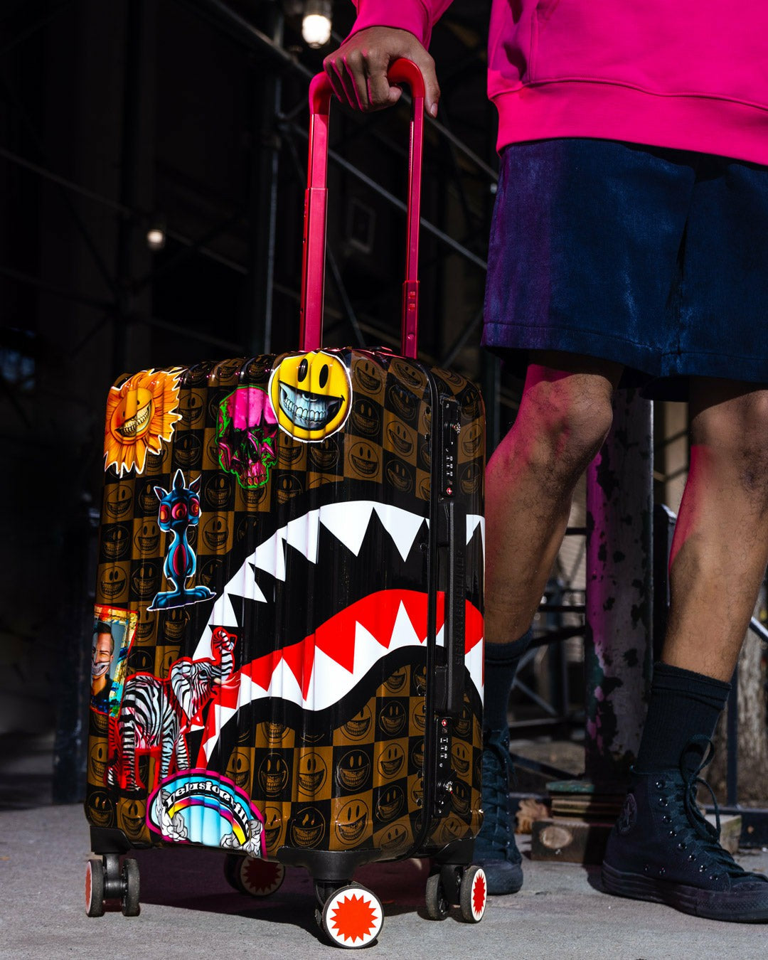 Sprayground - GLOBAL MOGUL POPAGANDA RON ENGLISH EDITION HARDSHELL CARRY-ON LUGGAGE