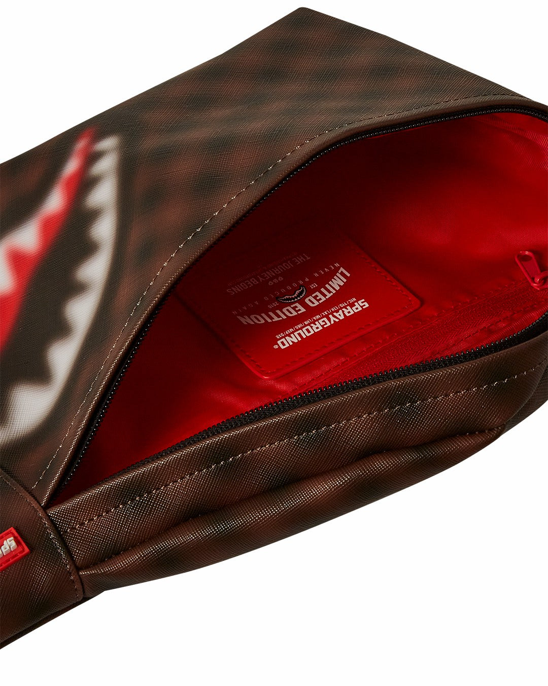 Sprayground - SHARKS IN PARIS BLUR EFFECT SAVVY CROSSBODY