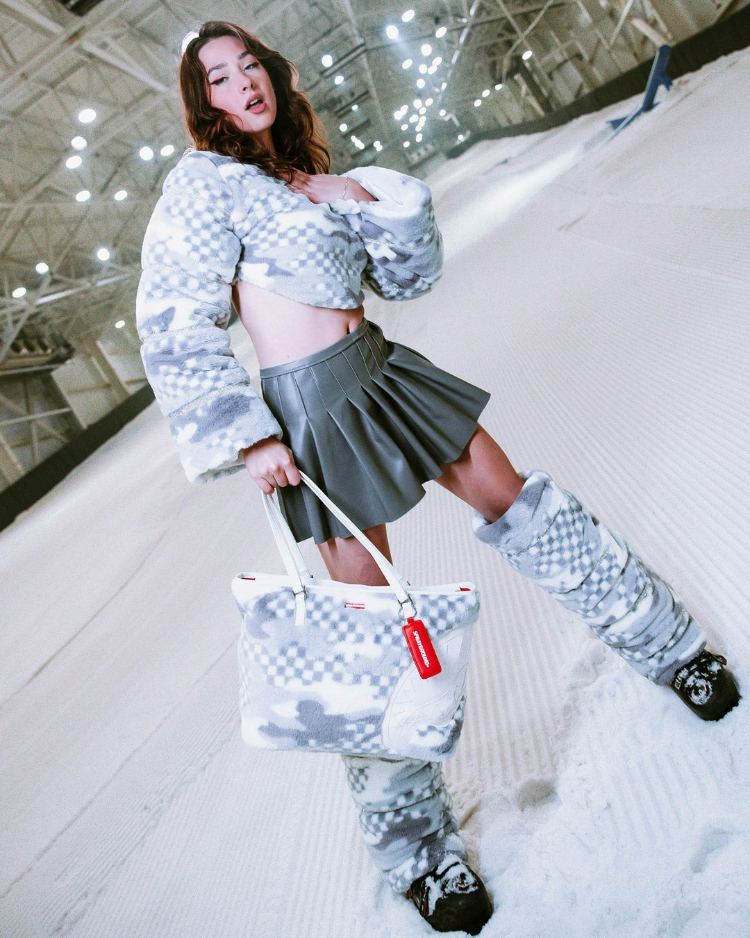 Sprayground - 3AM PLUSH SWISS ALPS TOTE