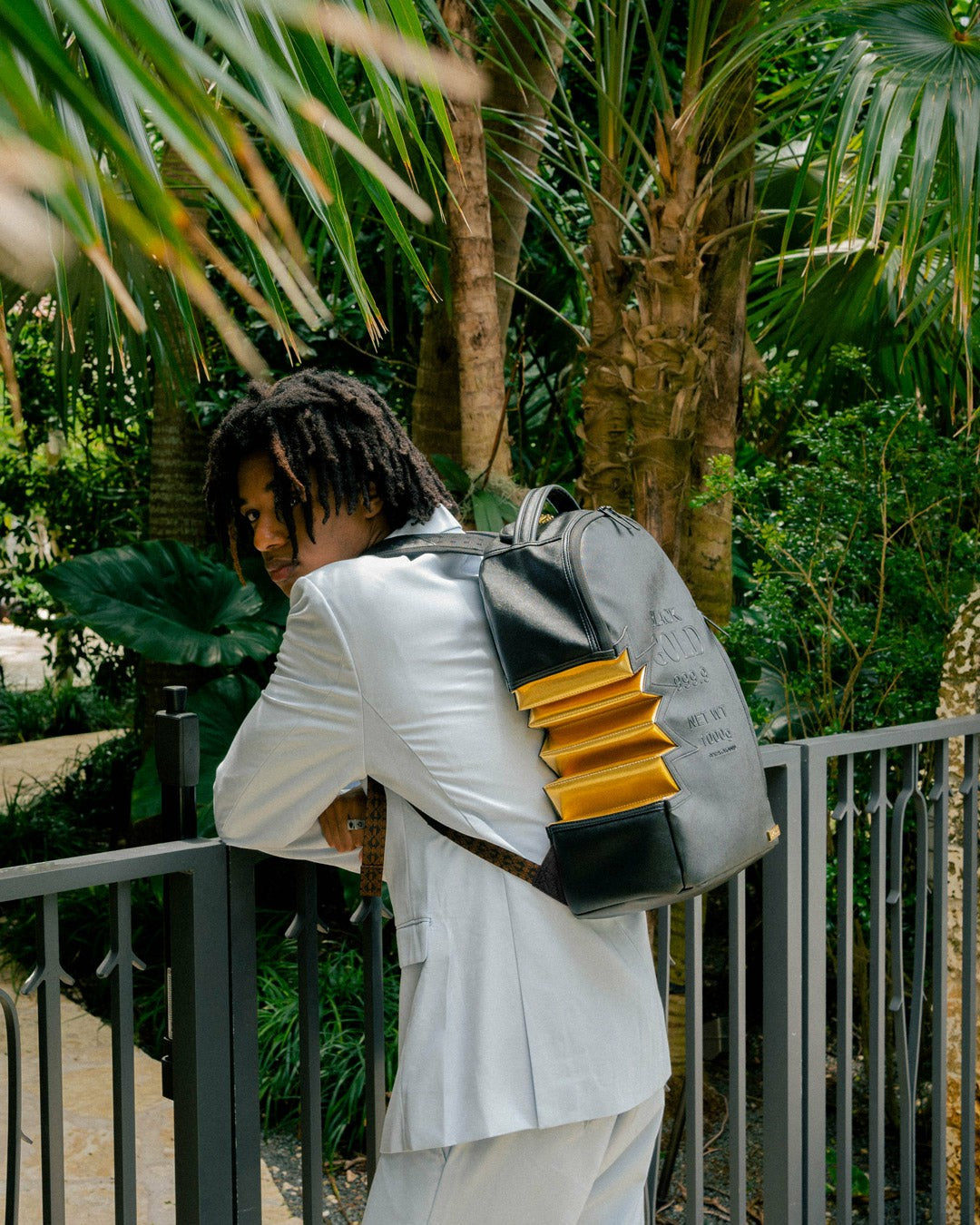 Sprayground - A.i.3 SHARK BITE BLACK GOLD BACKPACK (DLXV)