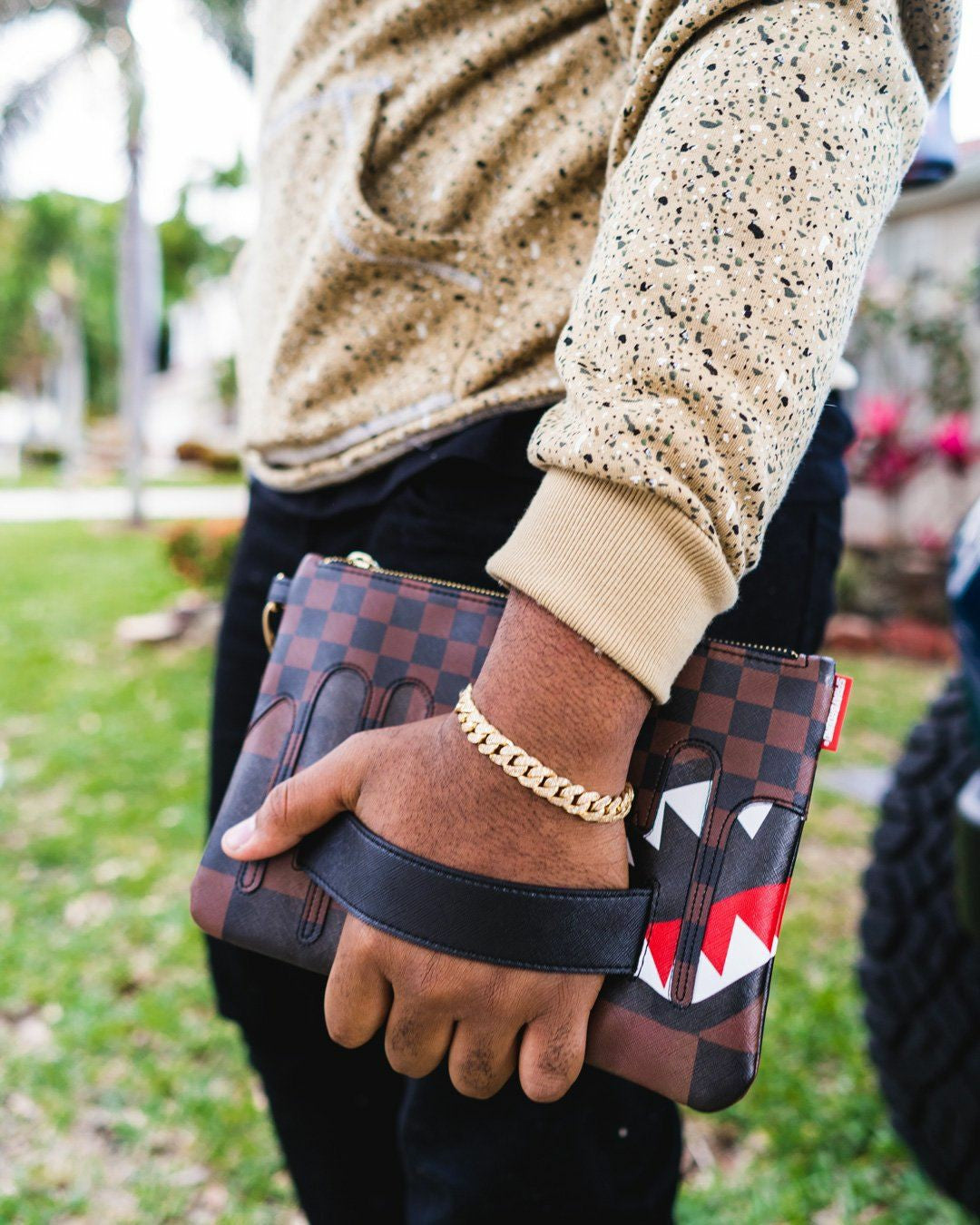 Sprayground - XTC SHARKS IN PARIS CROSSOVER CLUTCH