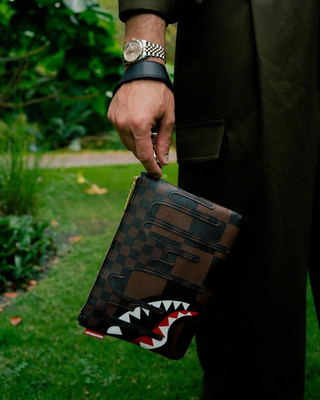 Sprayground - XTC SHARKS IN PARIS CROSSOVER CLUTCH