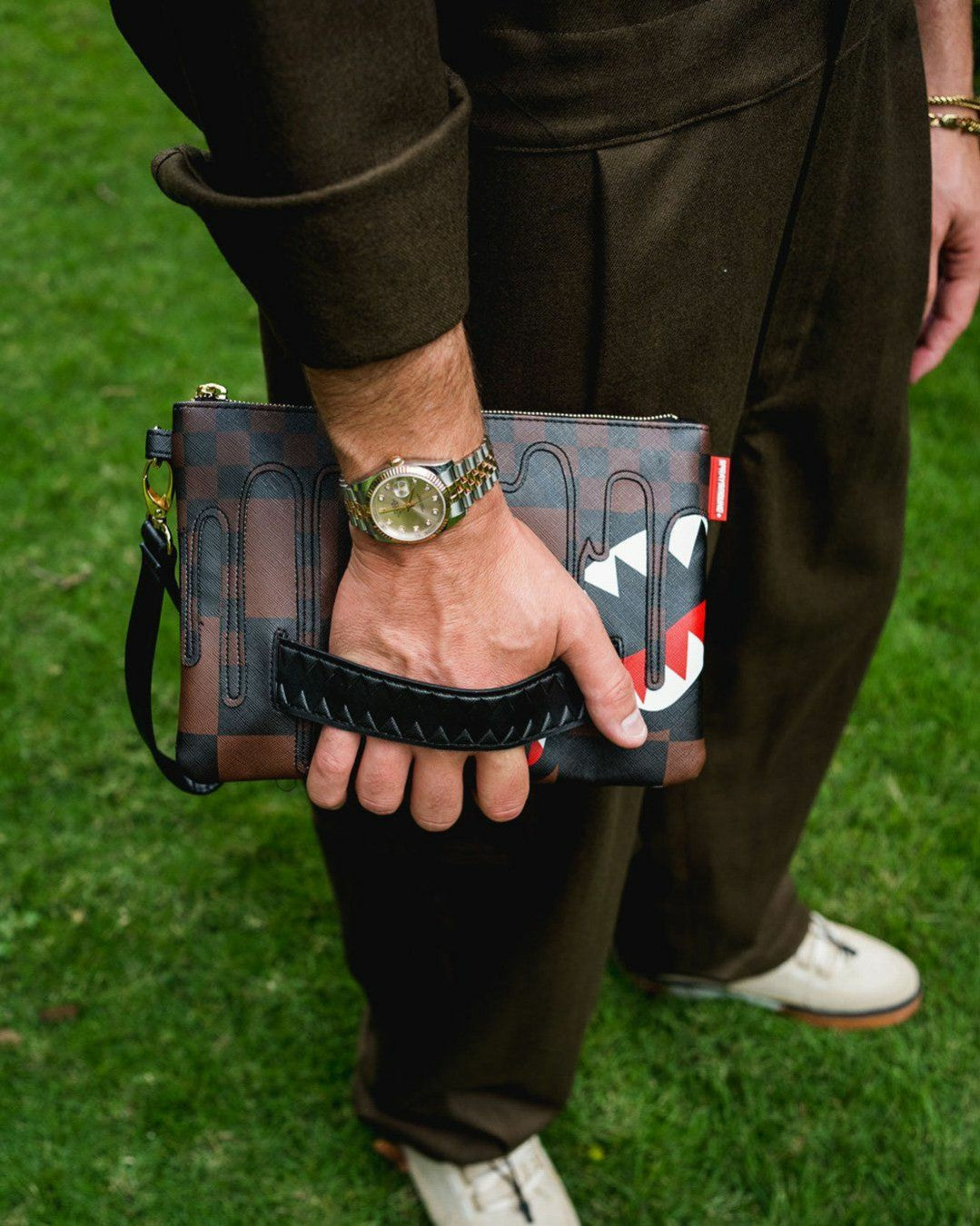 Sprayground - XTC SHARKS IN PARIS CROSSOVER CLUTCH