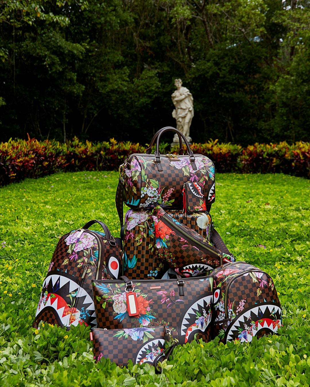 Sprayground - GARDEN OF SHARKS CROSSOVER CLUTCH
