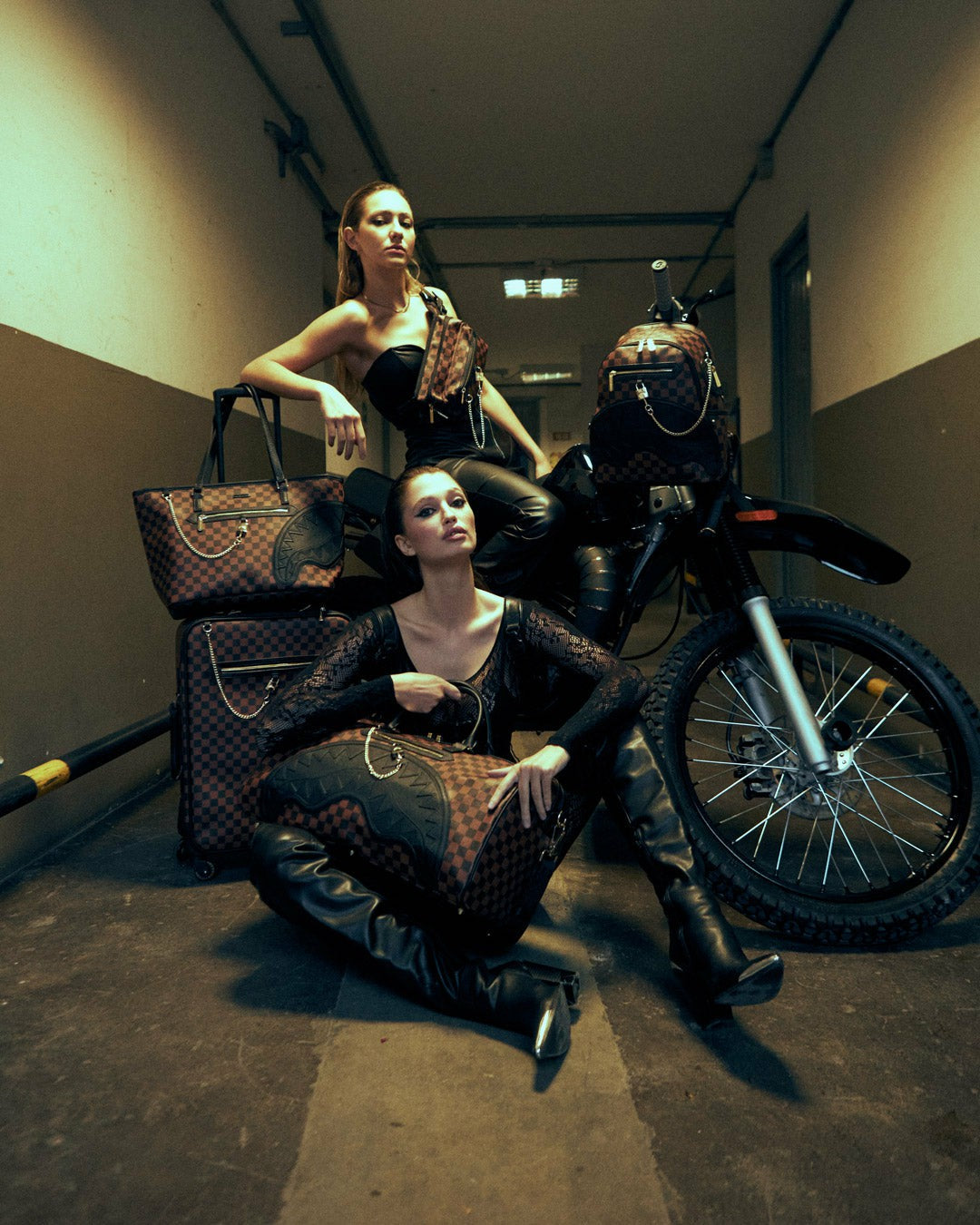 Sprayground - HENNY LOCK SHARKS IN PARIS DUFFLE