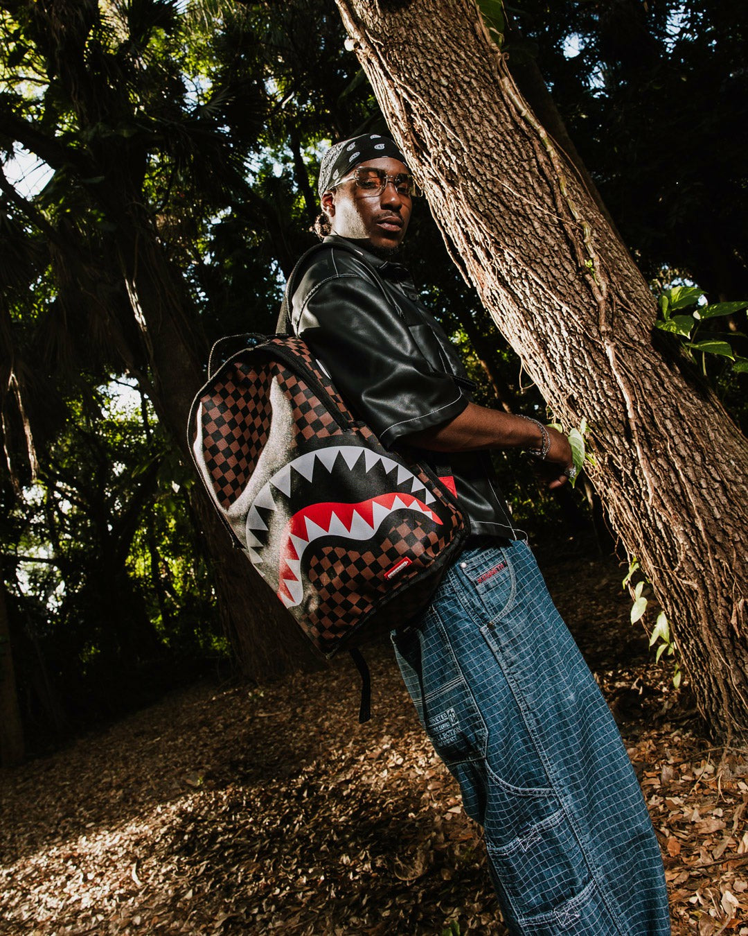 Sprayground - NOOO WAY!!! A REVERSIBLE BACKPACK - PURPLE VELOUR TO OG SHARKS IN PARI